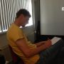 Bas maakt aantekeningen van de presentatie van @gijsbregt