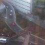 En otro capítulo más de la Ciudad del Caos un sujeto intenta suicidarse desde un puente abajo de mi oficina! #DF