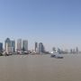De Bund en Pudong vanaf de Huangpu rivier in panorama. #shanghaiaiai