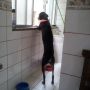 Ysa chatting with the neighbors