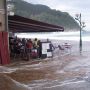 #Zarautz lugar donde puedes tomarte un café a pie de playa y a pie de ola