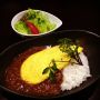 本日の気まぐれランチは
『キーマカレー ・ チーズインオムレツのせ』サラダ・スープ付き780円です。
皆様お待ちしております(^-^)/