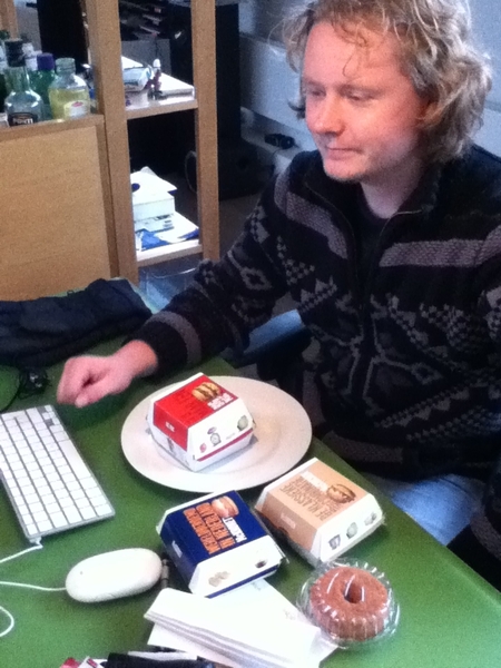flink uitpakken voor MT lunch overleg! Bram heeft het verdiend...