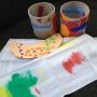 Van mijn zonnetje in huis Sem 'n zonneklep en mijn snotneusje Isa 'n zakdoek gekregen + 2 pennenbakjes.