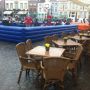 Maar ze gaan hier gewoon door met de #koningsspelen. #BergenOpZoom.  #ob