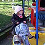 Stoer, Amelie mag rondje op de olifant!