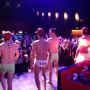 Volop gezelligheid in @thcastellum met de Party van @QmusicNL en opeens bijna naakte mannen op het podium 