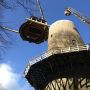 Molen in het Openluchtmuseum krijgt een nieuwe kap. 