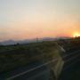 Lo que alcancé del atardecer en la carretera hace rato.